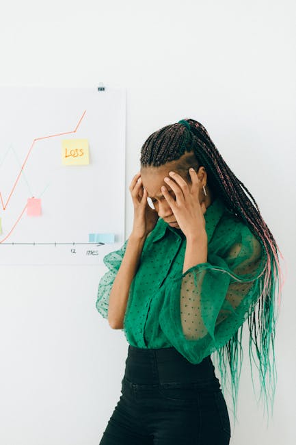 Insegnante online frustrata con grafico perdite: sfide didattiche e strategie per il successo nell'e-learning.