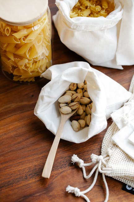 Alimenti sostenibili in sacchetti riutilizzabili: pasta, pistacchi. Educazione alimentare Parmalat Educational per scuole.