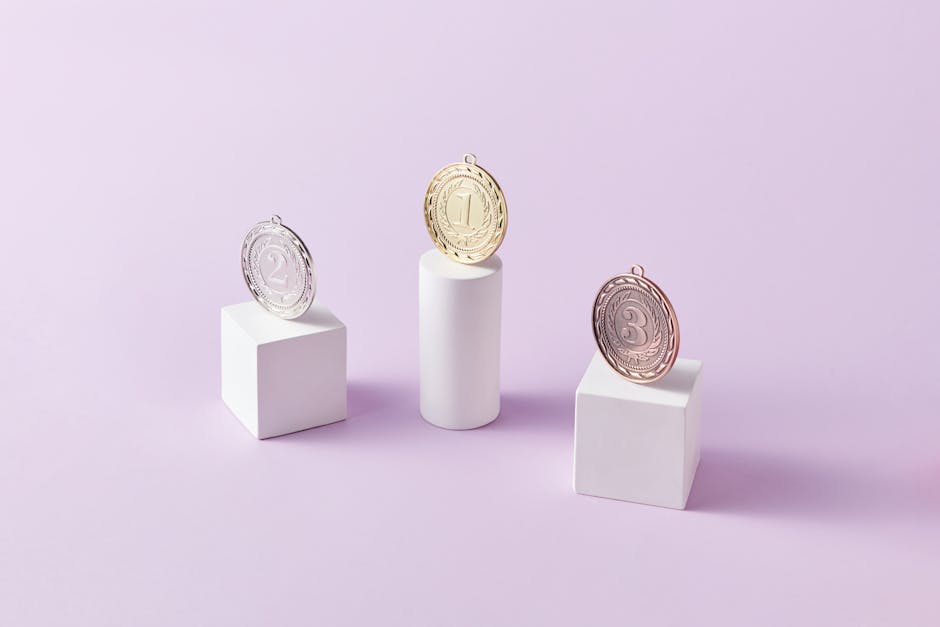 Medaglie oro argento bronzo su podio per posizioni economiche ATA, differenze prove finali e competenze specifiche per profilo.