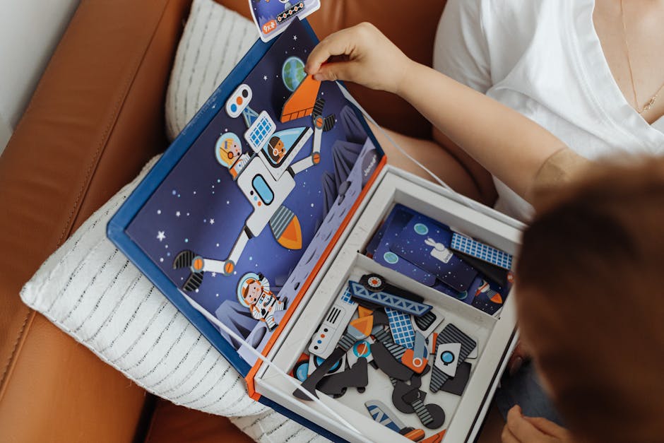 Bambina gioca con puzzle magnetico a tema spazio e colonizzazione di Marte, attività didattica per bambini sul futuro dell'esplorazione spaziale