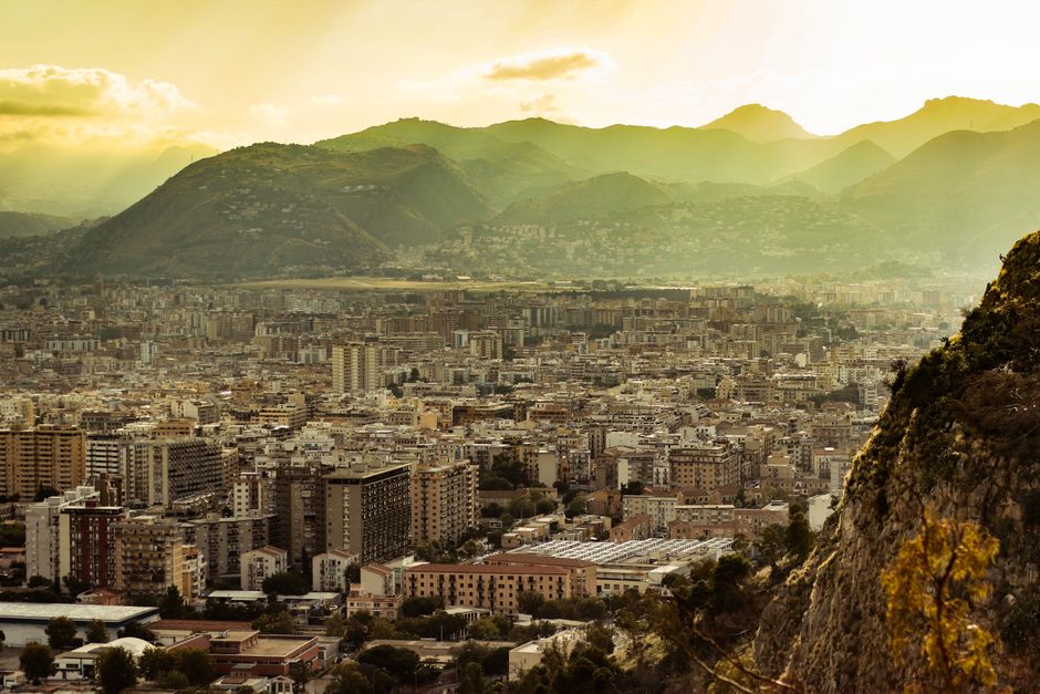 Caldo record a Palermo e crisi delle infrastrutture: la sfida dell'edilizia scolastica siciliana