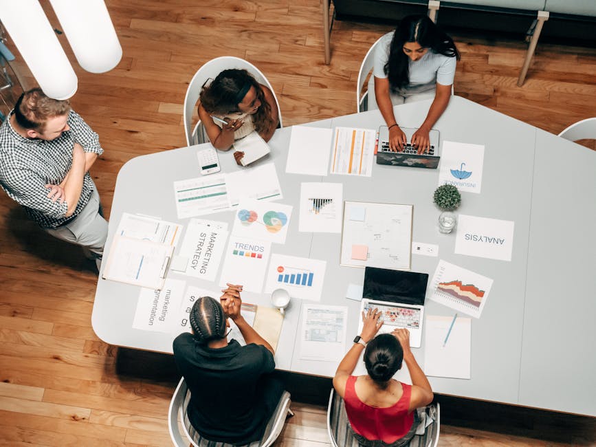 Team di esperti MLA al lavoro su strategie di marketing digitale innovative e analisi dei trend di mercato per i clienti.