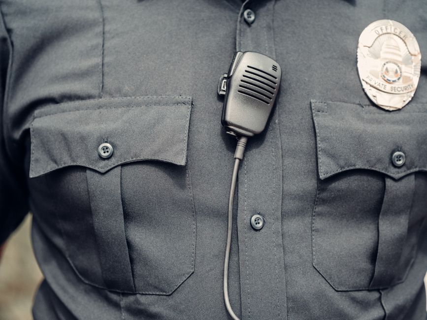 Telecamere indossabili e bodycam a scuola: i rischi legali e le sanzioni per i docenti