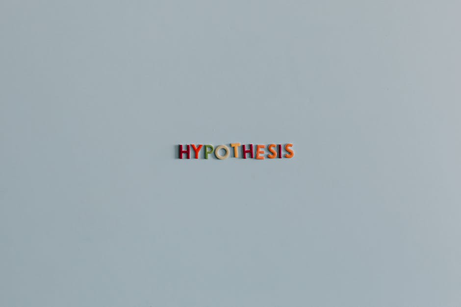 Ipotesi di contratto scuola 2022-2024: la parola ipotesi scritta con lettere colorate, simbolo della bozza del CCNL.