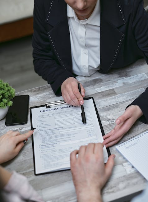Docenti professionali discutono contratto: revisione Cedefop su salari e condizioni di lavoro instabili nel settore istruzione.