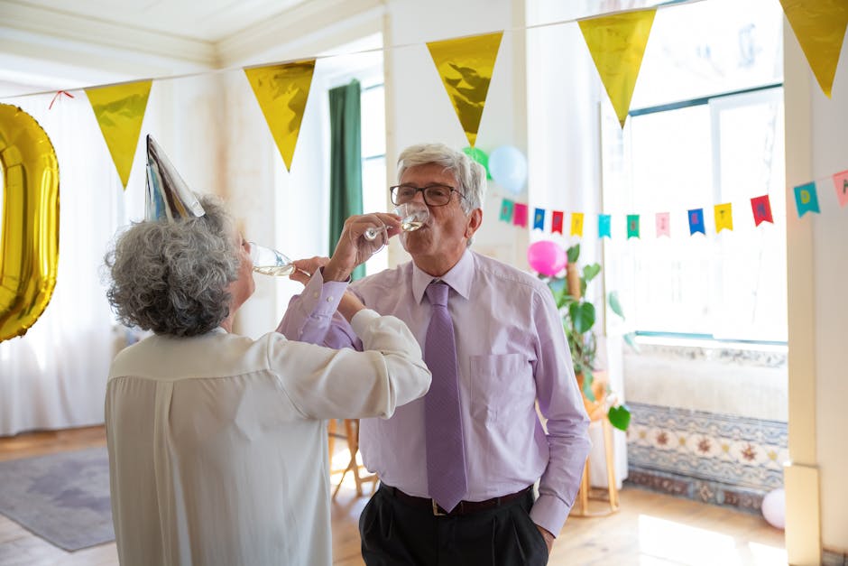 Festeggiamenti per i nonni: brindisi e gioia in famiglia, un valore inestimabile come sottolineato da Valditara nell'articolo.