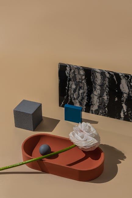 Composizione geometrica con cubo, parallelepipedo, sfera e fiore: elementi base per calcolare circonferenza, area e perimetro.