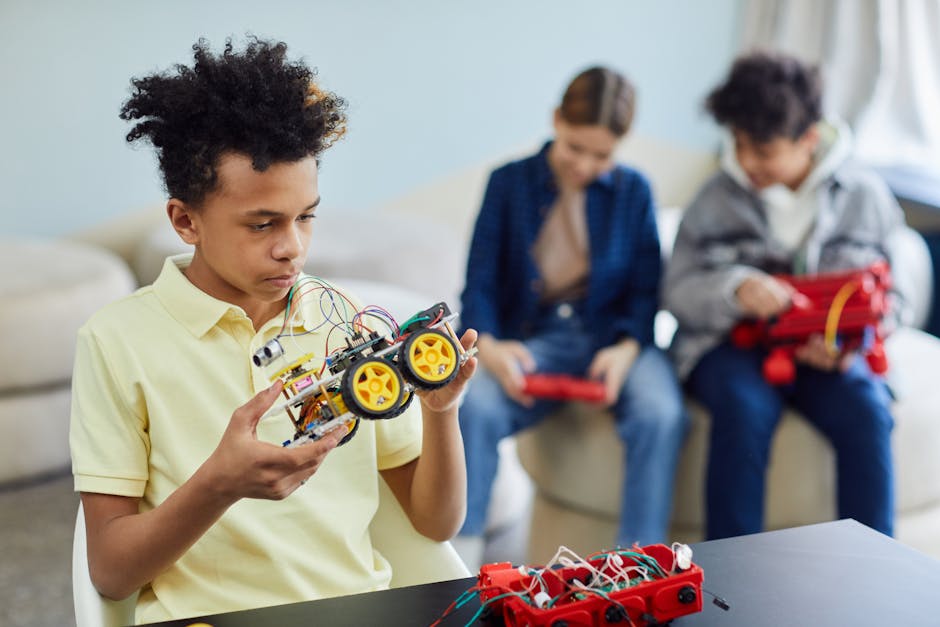 Ragazzo costruisce robotica con apprendimento basato sul problema, futuro dell'istruzione STEM e sviluppo competenze
