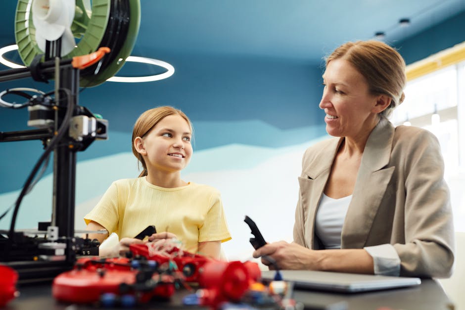 Ragazza e insegnante lavorano su un progetto di robotica con stampante 3D, applicando concetti di matrici per l'allenamento logico