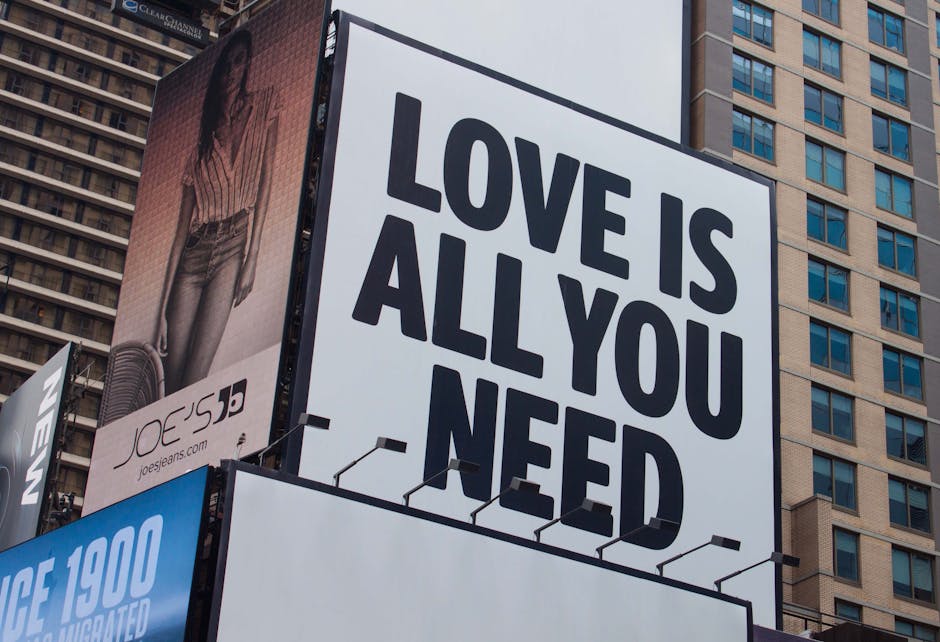 Manifesto pubblicitario con scritta Love is all you need, metafora per i pagamenti arretrati scuola 2026 in arrivo a gennaio