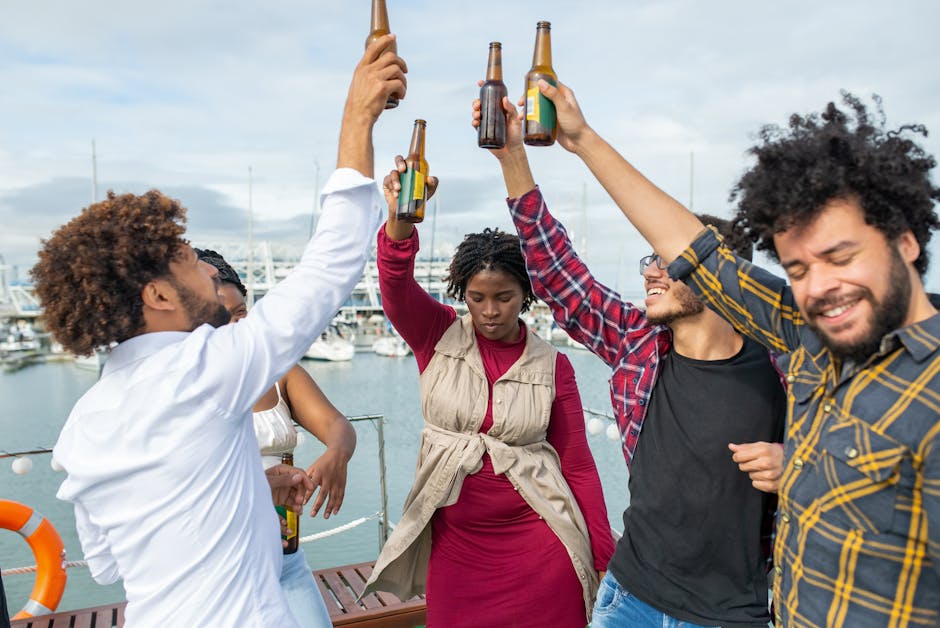 Giovani festeggiano con birre a Lampedusa: Alcohol Prevention Day 2026, prevenzione alcolismo giovanile e divertimento responsabile sull'isola.