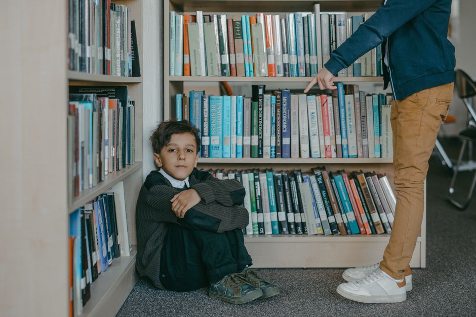 Il declino dell'autorevolezza scolastica: le critiche del magistrato Gratteri alla gestione della scuola italiana
