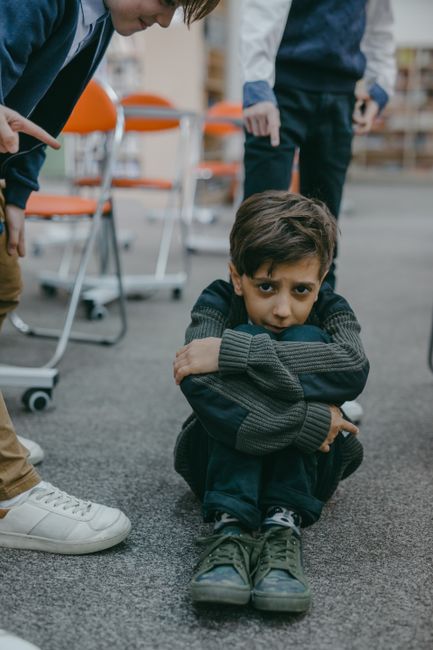 Violenza scolastica e pericoli del web: l'aggressione a Roma e la risposta del Ministero