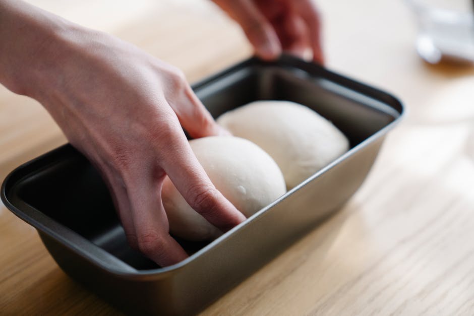 Preparazione della pasta: metafora per costruire le basi solide per il futuro lavorativo e professionale con impegno e dedizione.