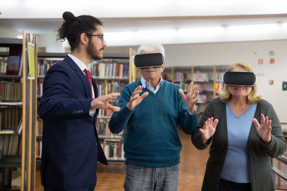 Persone anziane sperimentano la realtà virtuale con visori VR, guidati da un giovane esperto, per l'innovazione didattica digitale.