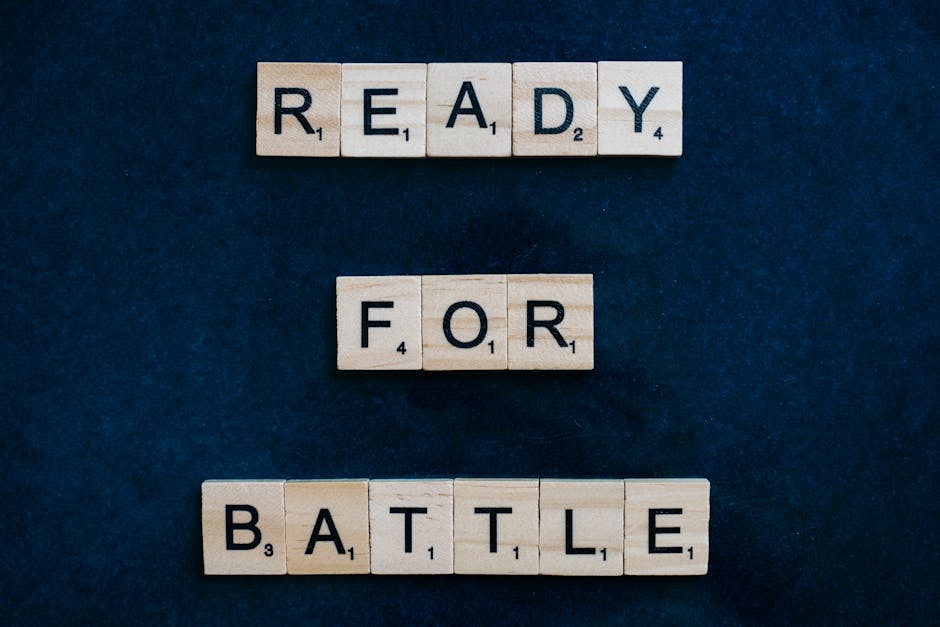 De Luca pronta alla battaglia legale: Scrabble con 'Ready for Battle' che simboleggia la sfida al Governo sulla scuola