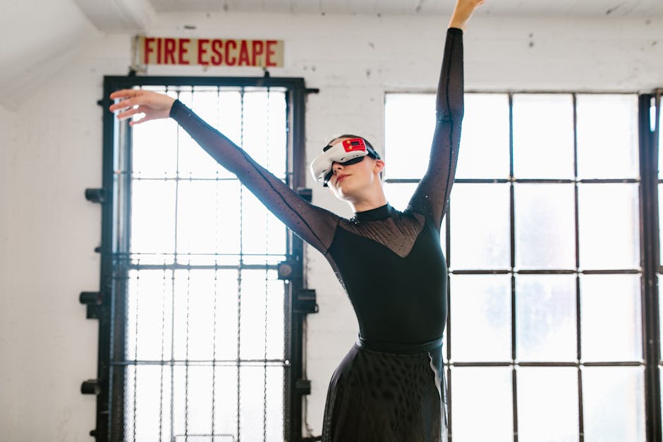 Ballerina con visore VR in sala prove: esempio di didattica immersiva con intelligenza artificiale per l'apprendimento esperienziale.
