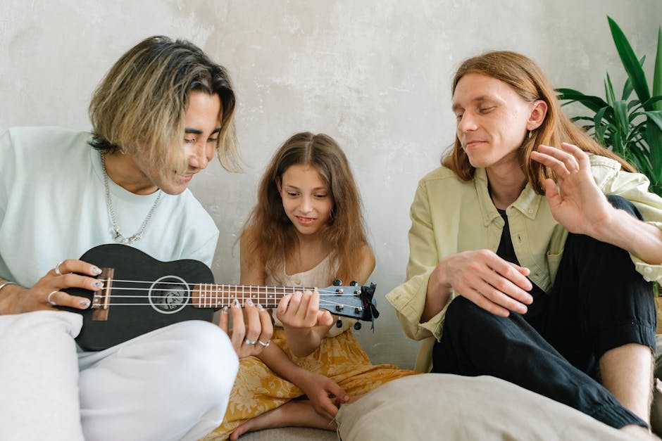 Bambini che suonano l'ukulele: divertimento musicale e apprendimento per bambini in armonia con la musica e il ritmo.