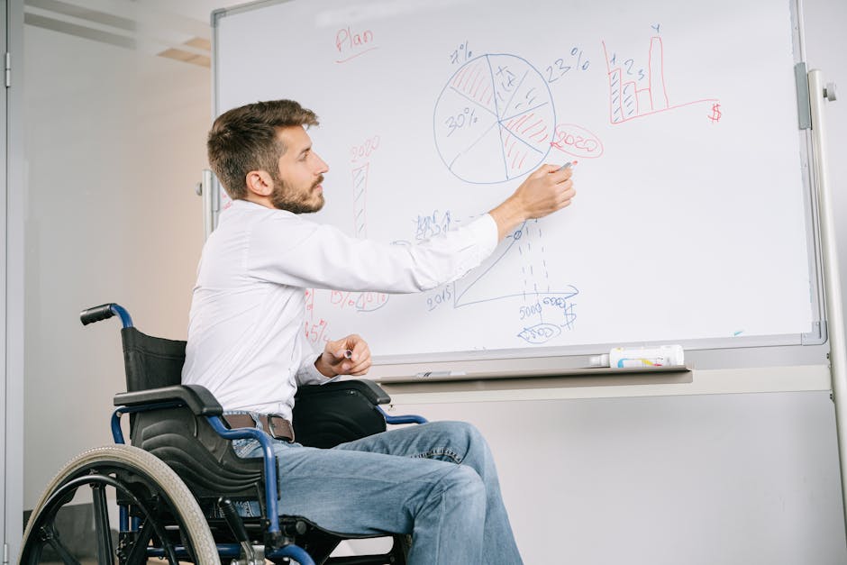 Insegnante disabile spiega grafici alla lavagna: strategie didattiche inclusive per alunni con disabilità e bisogni educativi speciali
