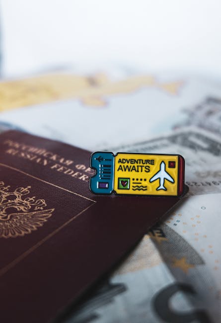 Spilla biglietto Adventure Awaits su passaporto russo e banconote euro, simbolo di viaggio e scoperta come l'albatro.