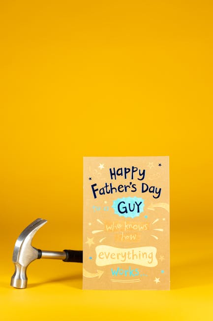 Gestione documentale rifiuti speciali: martello e biglietto festa del papà, metafora della competenza necessaria per il RENTRI
