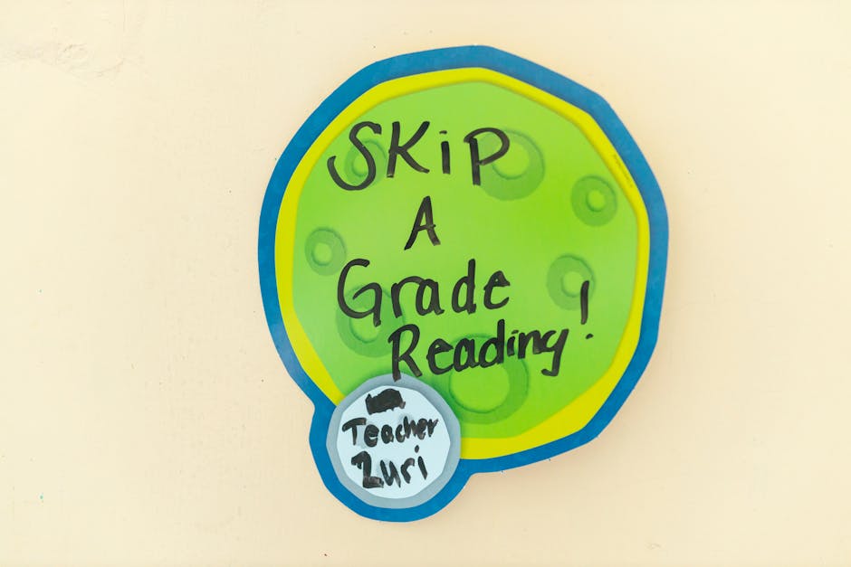 Cartello Skip a Grade Reading, incentivo scolastico per la lettura e l'educazione alimentare dei bambini nelle scuole italiane.
