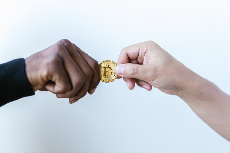 Trading algoritmico: scambio di Bitcoin tra due mani, simbolo del futuro del mercato finanziario automatizzato.
