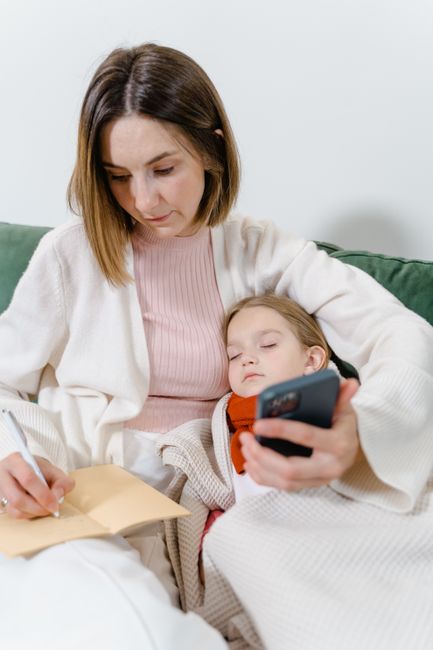 I gruppi WhatsApp delle mamme e la responsabilità legale: tra diritto di associazione e rischi di diffamazione