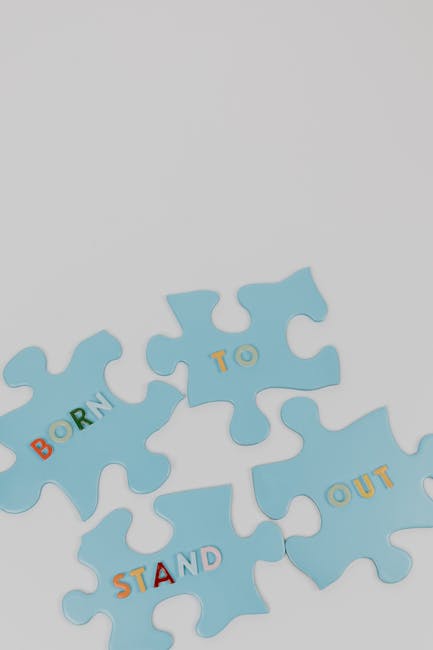 Puzzle azzurri con scritta Born to Stand Out, metafora dell'unicità e del potenziale di ogni bambino nel percorso educativo.