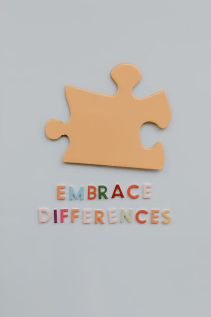 Un pezzo di puzzle arancione sopra la scritta Embrace Differences: metafora dell'autismo e dell'accettazione delle diversità.