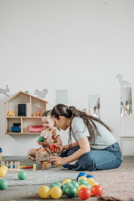 Bambina e maestra giocano con palline colorate in ambiente Montessori, corsi per GPS 2026-2028 e punteggio, didattica inclusiva e stimolante.