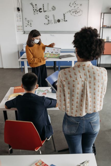 Docenti all’estero: le nuove regole per il mandato di nove anni e le modalità di rientro in Italia