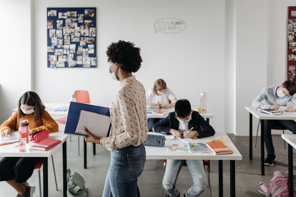 Docente supplente con mascherina in classe: gestione ferie e diritti del personale ATA durante l'incarico di supplenza.