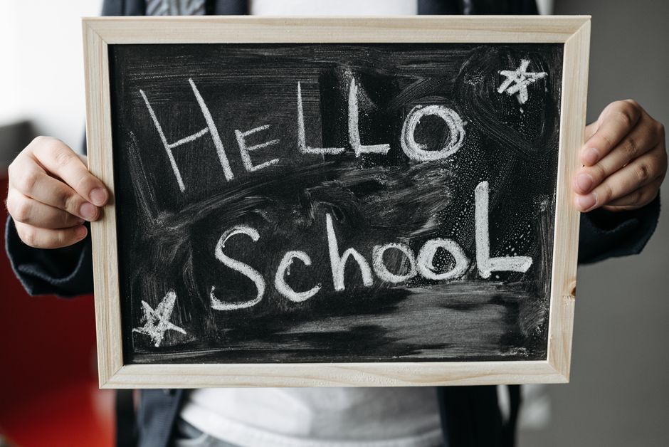 Novità scuola Anno scolastico 2026/2027: IA nei licei e materie separate