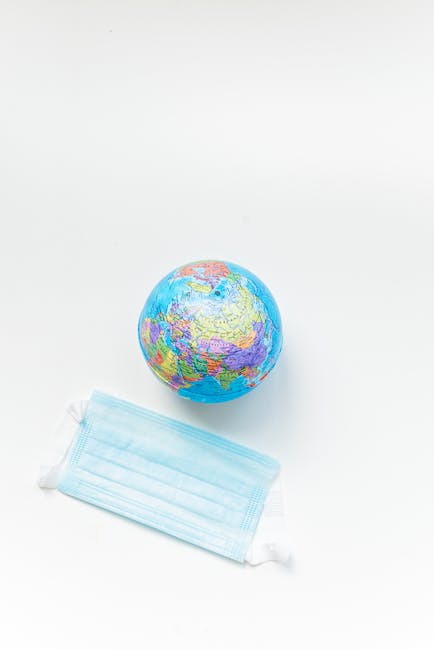 Globo terrestre e mascherina chirurgica: salute globale e ICD-11 per un futuro più sicuro e connesso. Standardizzazione e prevenzione.