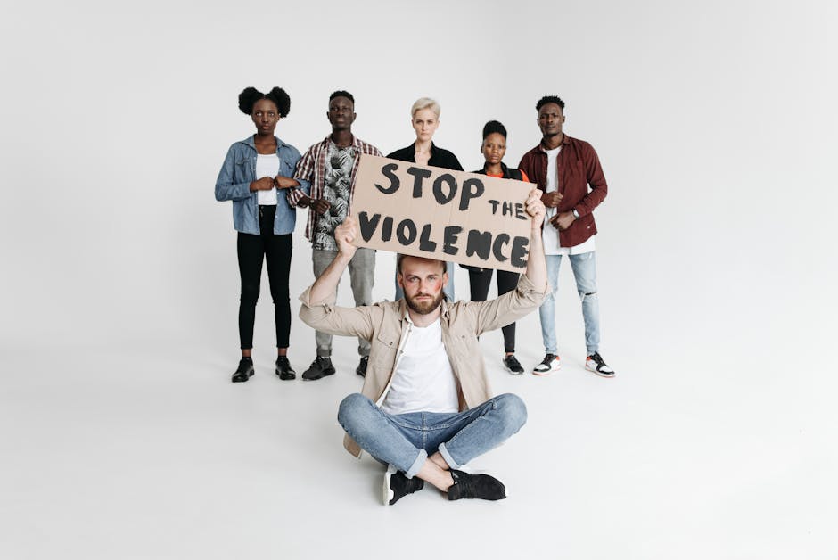 Violenza giovanile filmata: il 13,4% dei ragazzi ha assistito a scene di violenza sui social. Il rapporto Save The Children — approfondimento e guida