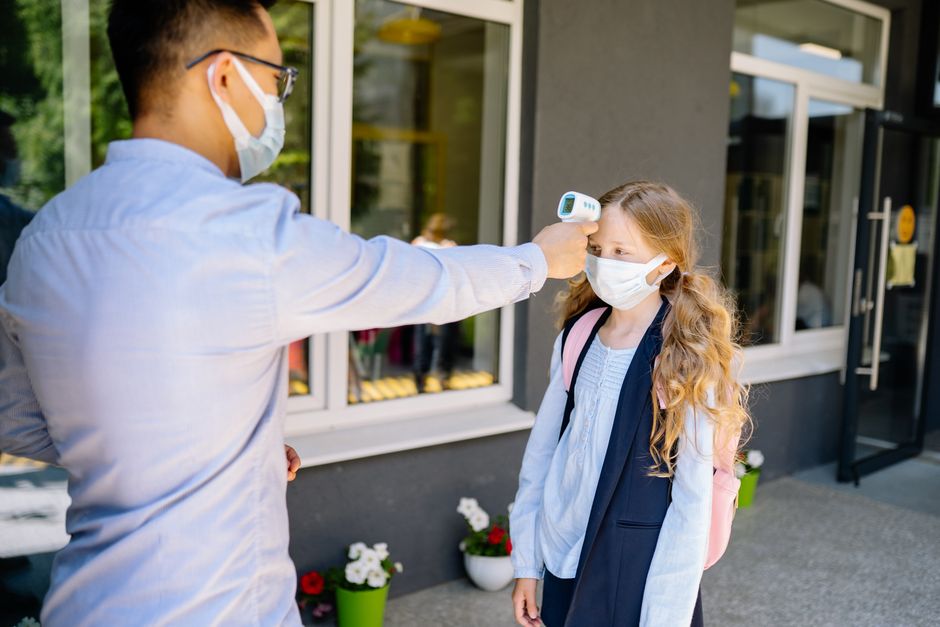 Rischio termico nelle scuole: la petizione per il rinvio del rientro e il vuoto normativo sul comfort climatico