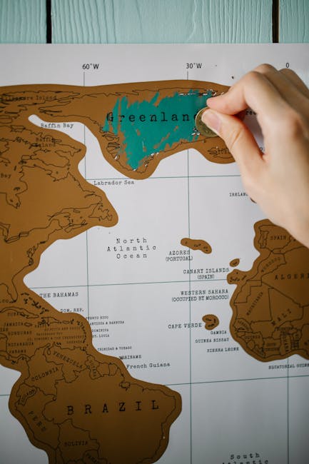 Mappa del mondo da grattare con la Groenlandia scoperta, focus sull'importanza degli oceani e la sostenibilità ambientale nelle schede didattiche.