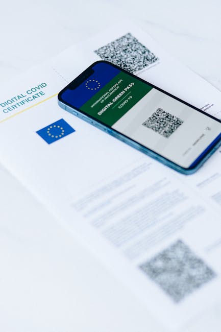 Green Pass digitale su smartphone e certificato cartaceo Covid, validità e regole nei luoghi di lavoro secondo la Corte Costituzionale.