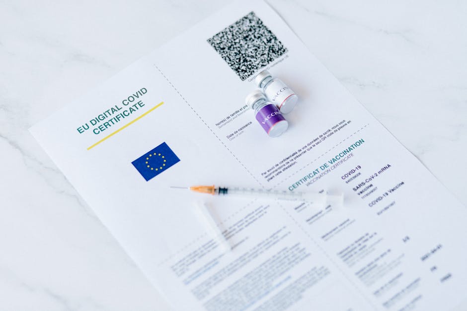 Certificato digitale COVID UE con vaccini e siringa, implicazioni per certificazioni informatiche e punteggio strategico nel GPS 2026.