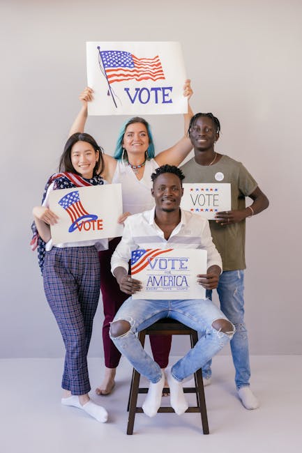 Gruppo multietnico con cartelli 'Vote', simbolo di inclusività e partecipazione democratica per un futuro migliore per tutti.