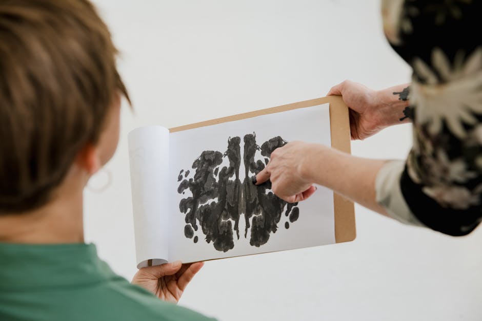 Test di Rorschach: interpretazione delle macchie d'inchiostro per valutazioni personalizzate e semplificate in psicologia clinica