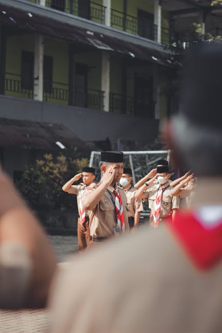 Giovani scout salutano: percorsi di formazione scuola lavoro e sviluppo dell'identità adolescenziale in contesti educativi non formali.