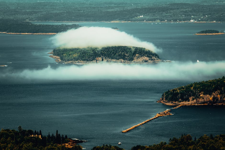 Isola avvolta nella nebbia: un esempio visivo di 2 Cos 2x nella matematica applicata e la sua unicità geometrica.