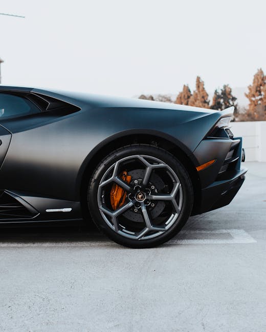 Dettaglio cerchio Lamborghini nero opaco: esempio visivo di area e circonferenza applicate al design automobilistico