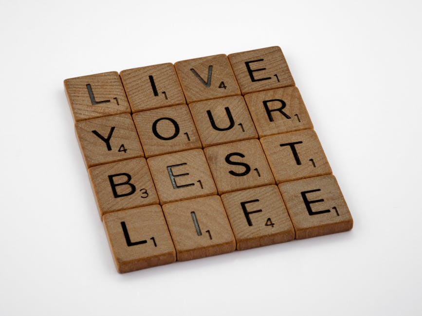 Tessere di legno con la frase 'Live Your Best Life', metafora di crescita personale e apprendimento continuo delle lingue.