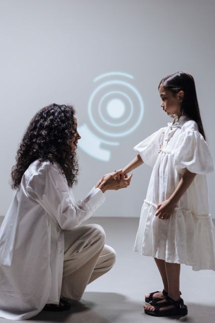 Neurobiologia dell'accudimento: come la genitorialità modella i circuiti della ricompensa nel cervello dei bambini