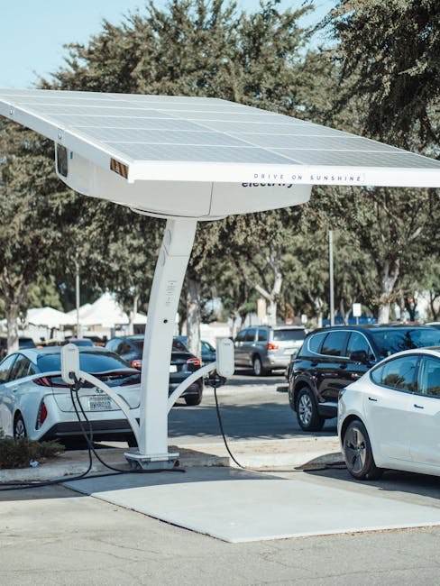 Stazione di ricarica solare per auto elettriche: un esempio di economia circolare e mobilità sostenibile per il futuro.