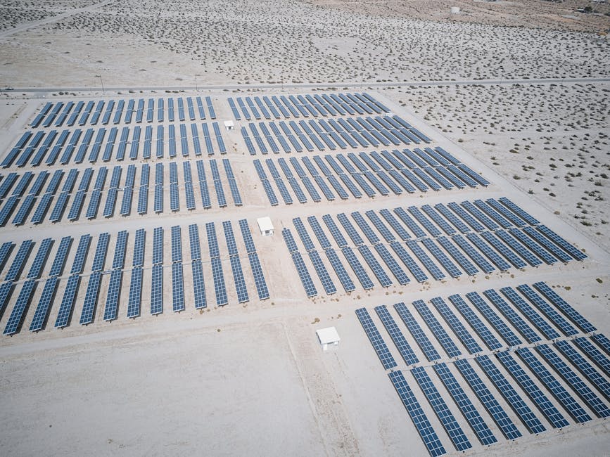 Impianto fotovoltaico nel deserto, energia solare per un futuro sostenibile e l'espansione economica con fonti rinnovabili