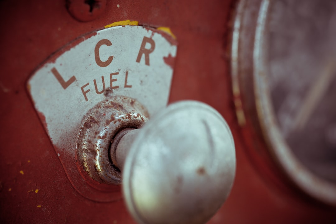 Taglio accise carburanti fino ad agosto: il Ministero dell'Istruzione escluso dal decreto